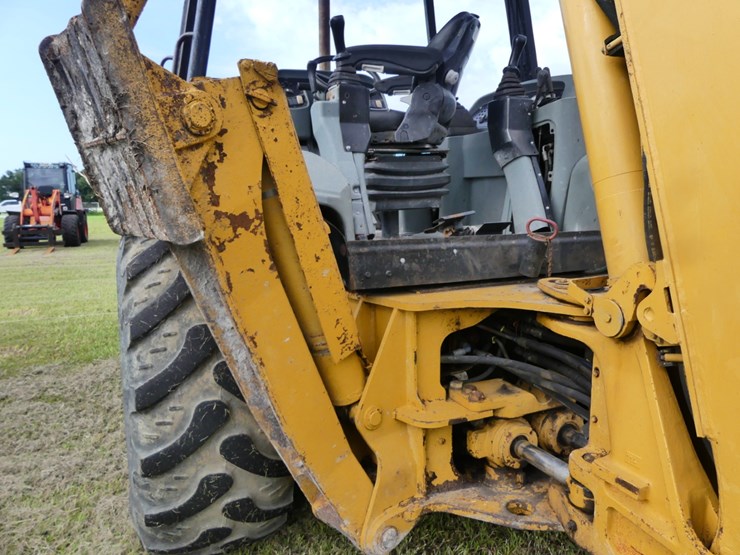 caterpillar-420d-image-13