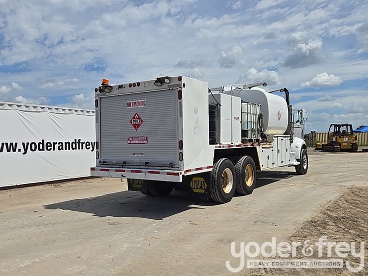 2012-peterbilt-348-image-5