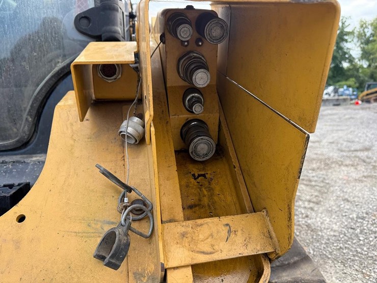 2016-caterpillar-299d2-xhp-image-10