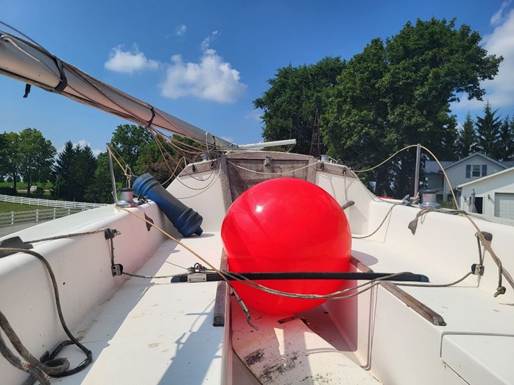 capri-sailboat-w/-single-axle-bumper-trailer-and-johnson-sailmaster-motor-image-44