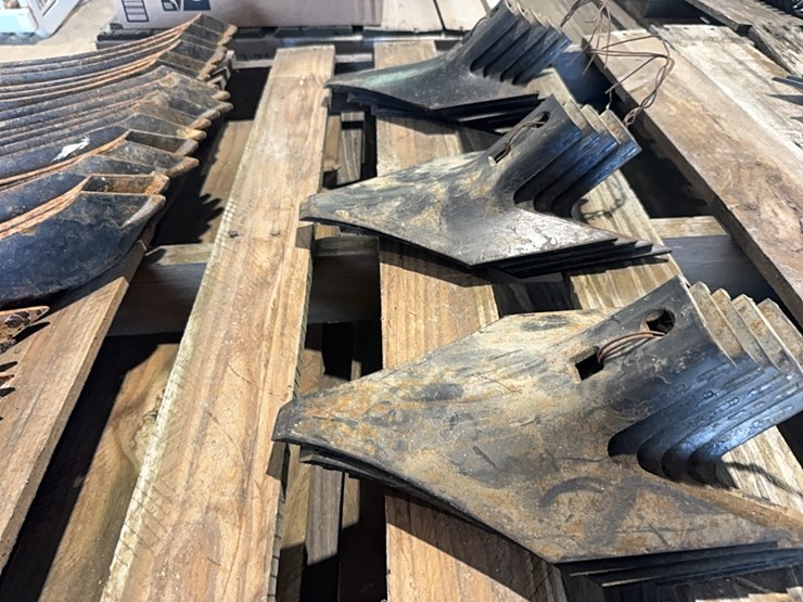jd-chisel-plow-twisted-shovels-image-8