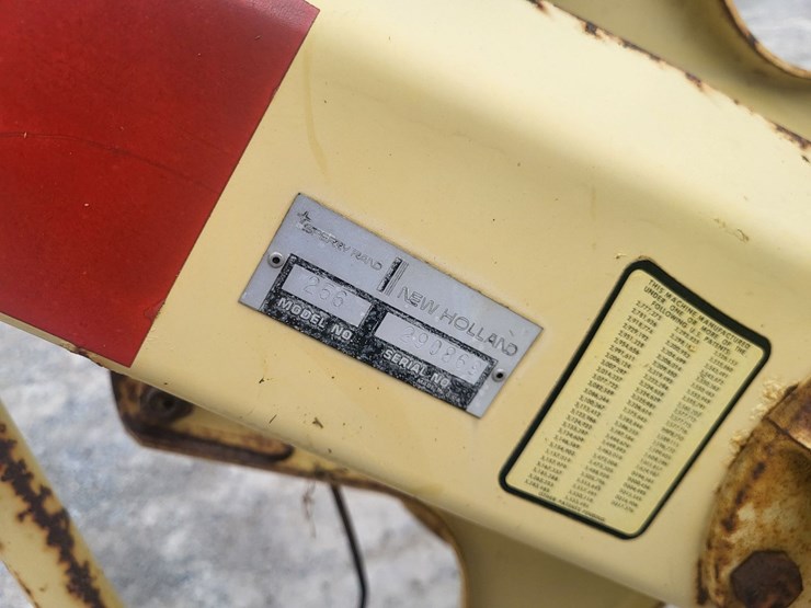 new-holland-256-image-19