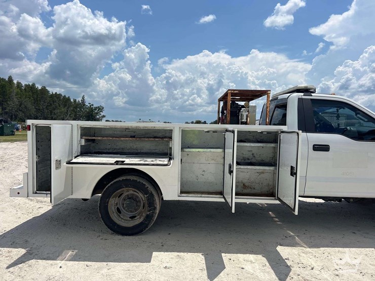 2017-ford-f550-image-13