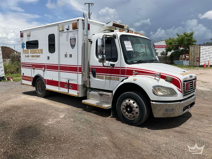 2004-freightliner-m2-106-image-3