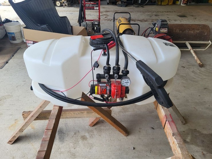 fimco-electric-sprayer-w/poly-tank,-spray-wand,-and-nozzles-image-4