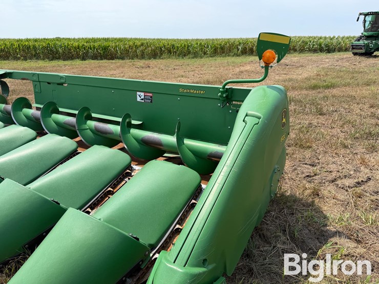 2016-john-deere-612c-stalkmaster-image-10