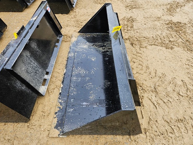 #235-•-swict-66"-material-bucket-image-2