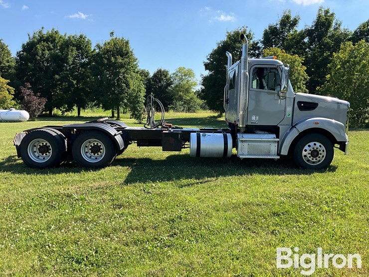 2016-freightliner-122sd-image-4