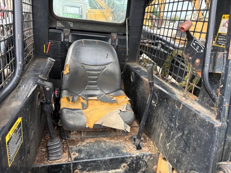 new-holland-lx665-image-11