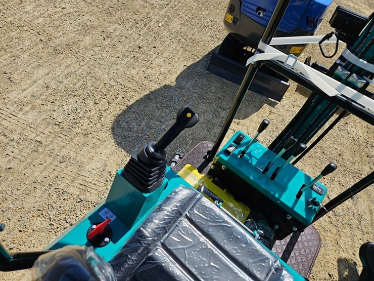 #216-•-2026-agt-mh12rx-mini-excavator-image-16