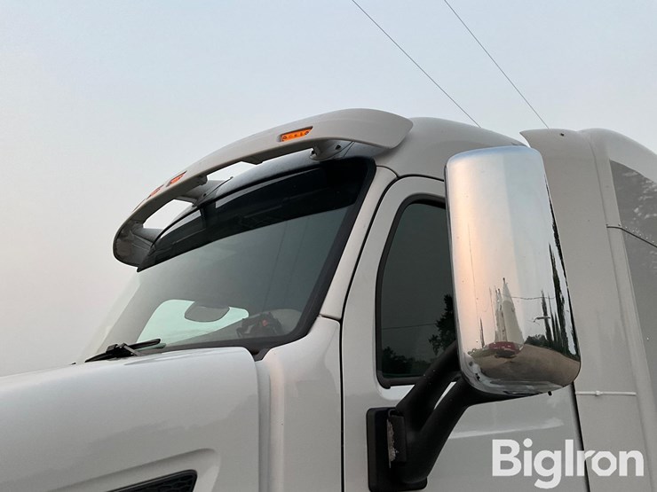 2016-peterbilt-579-image-15