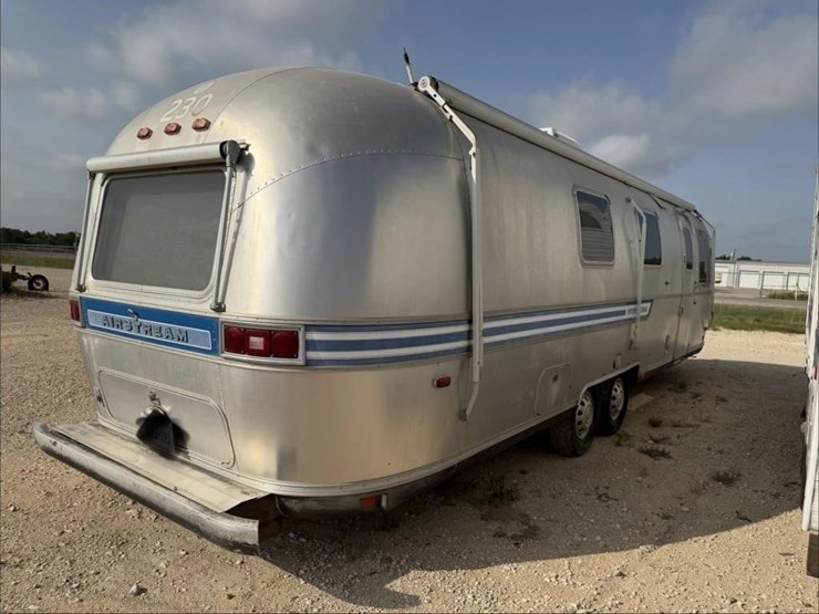 l2--1984-airstream-image-2