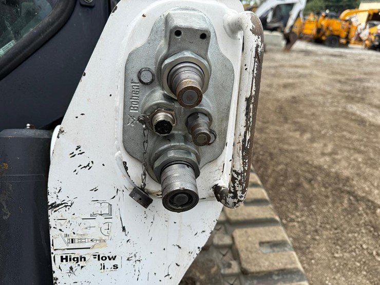 2020-bobcat-t770-image-11