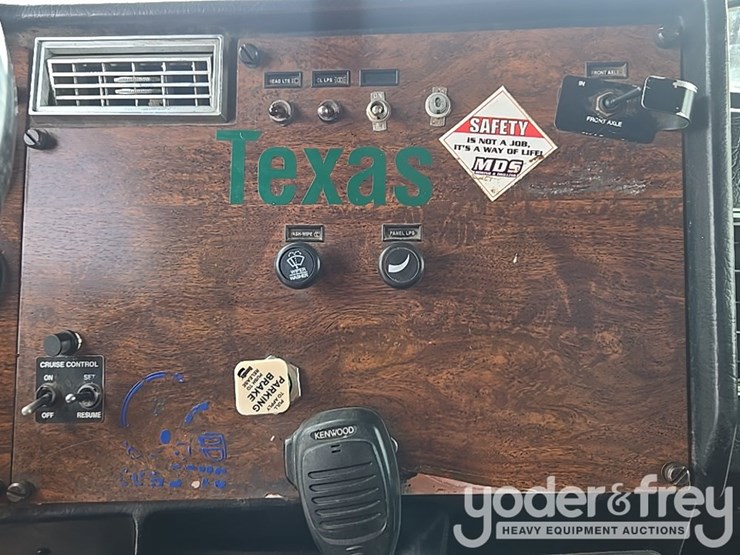 2000-peterbilt-357-image-68