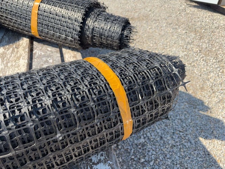 black-plastic-mesh-safety-fencing-roll-image-4
