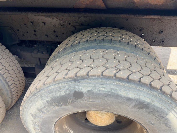 1996-ford-ltl9000-image-14