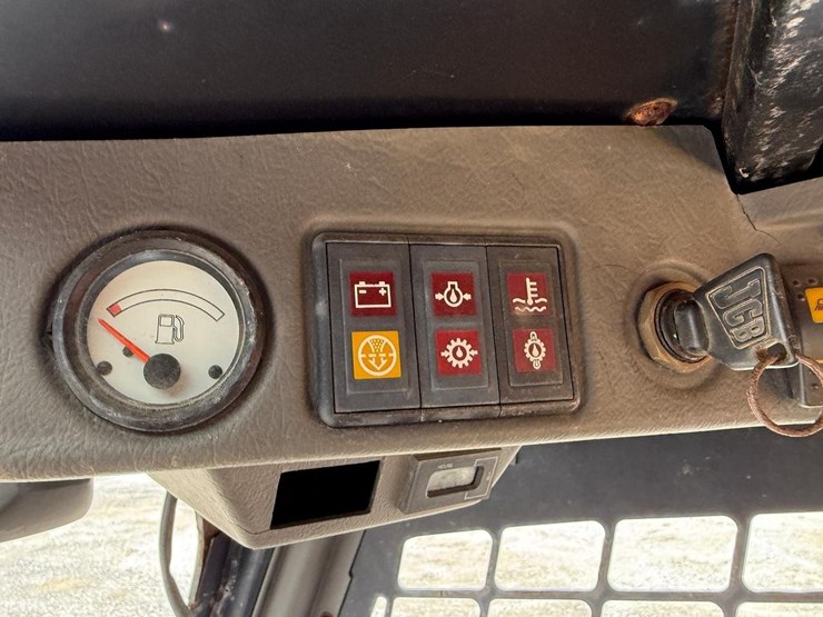 2004-jcb-190-image-22