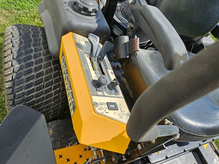 #6889-•-cub-cadet-"-the-tank"-zero-turn-mower-image-15
