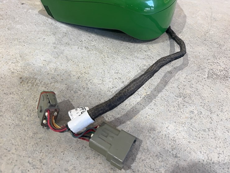 john-deere-300-image-2