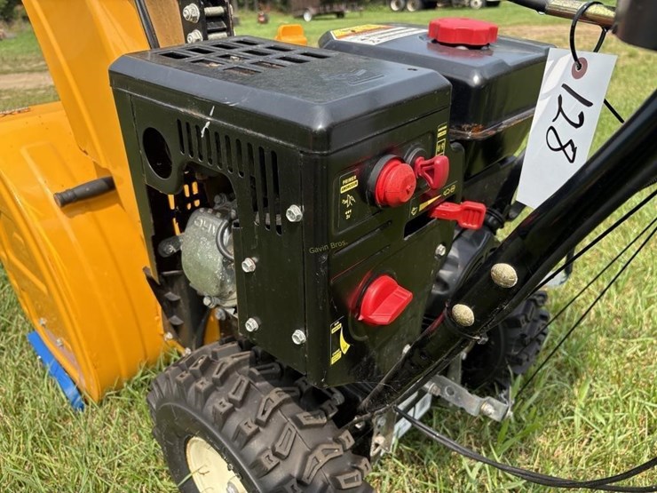 cub-cadet-3x-24"-three-stage-snow-blower-image-10