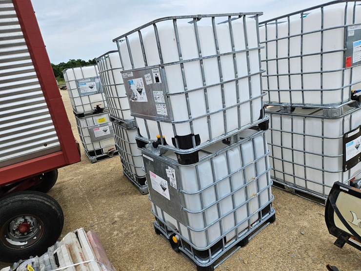 #188-•-2---plastic-tanks-image-3