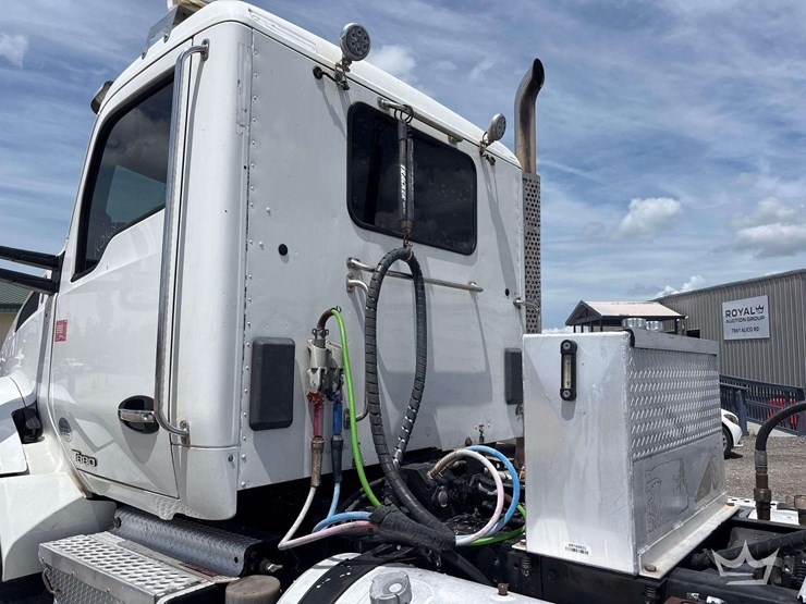 2019-kenworth-t880-image-17