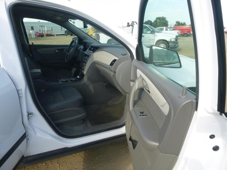 2015-chevrolet-traverse-image-17