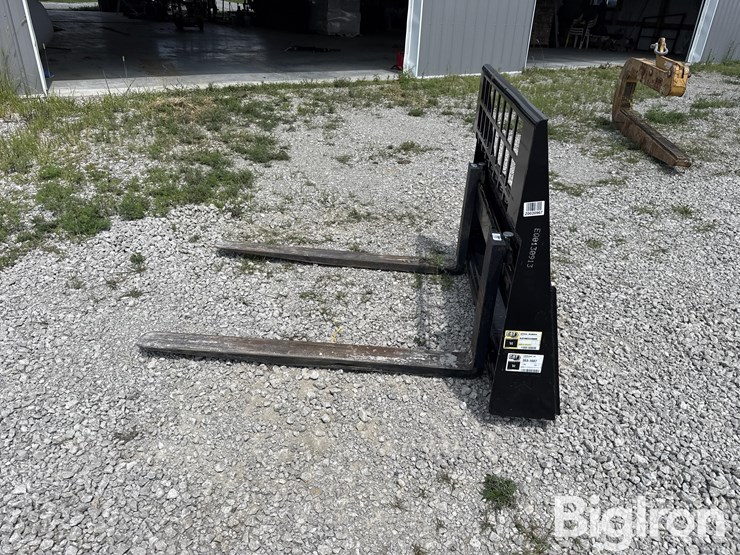 caterpillar-pallet-forks-image-8
