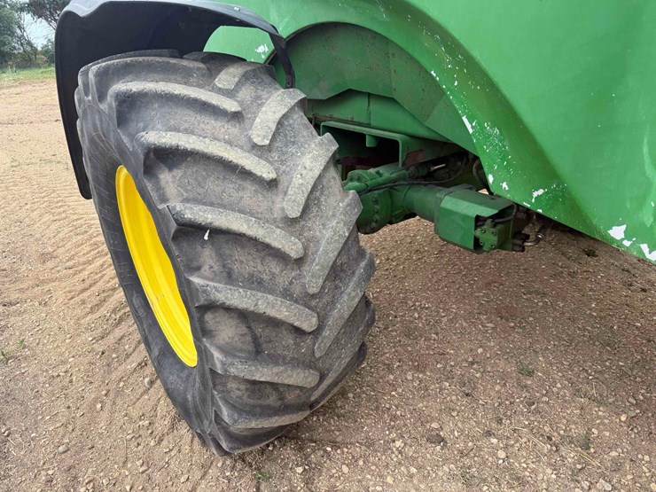 2005-john-deere-7400-image-23