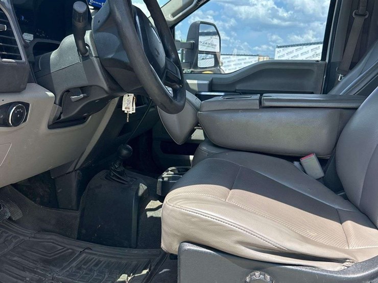 2017-ford-f550-image-19