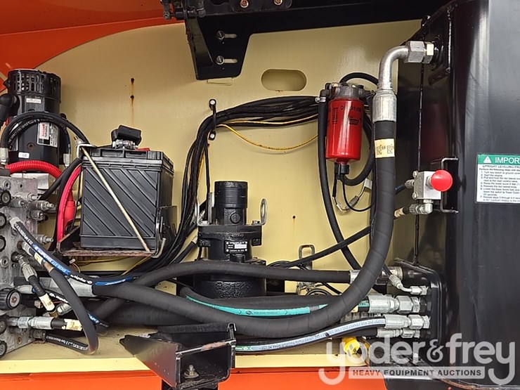 2016-jlg-800aj-image-36