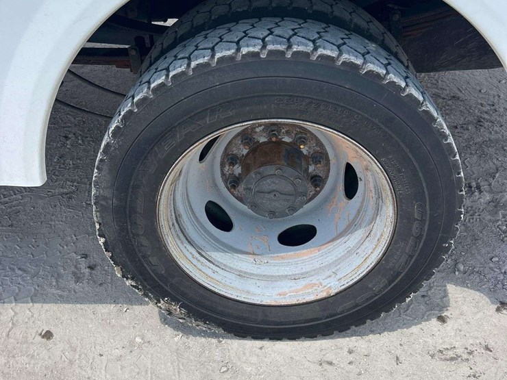 2017-ford-f550-image-32
