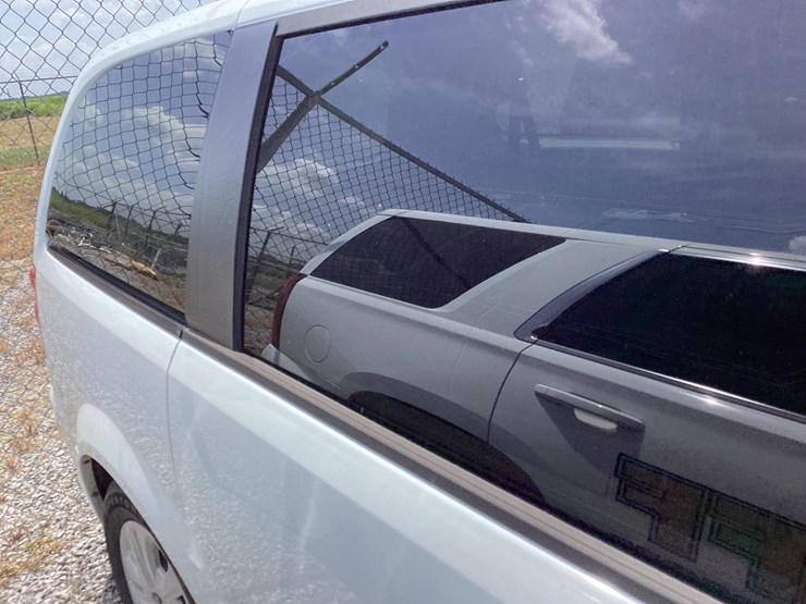 2014-dodge-grand-caravan-image-12