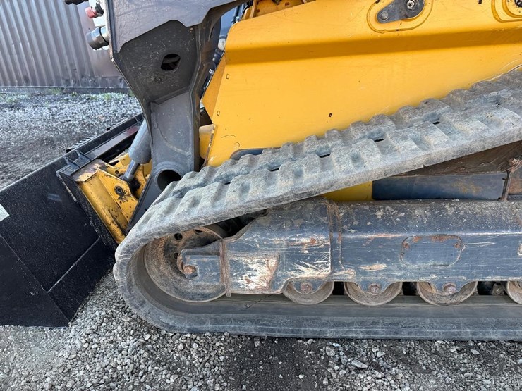 2020-deere-333g-image-18