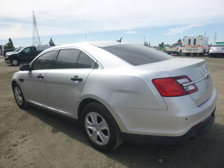 2015-ford-taurus-sedan-image-4