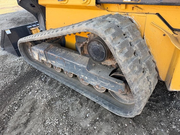 2020-deere-333g-image-17