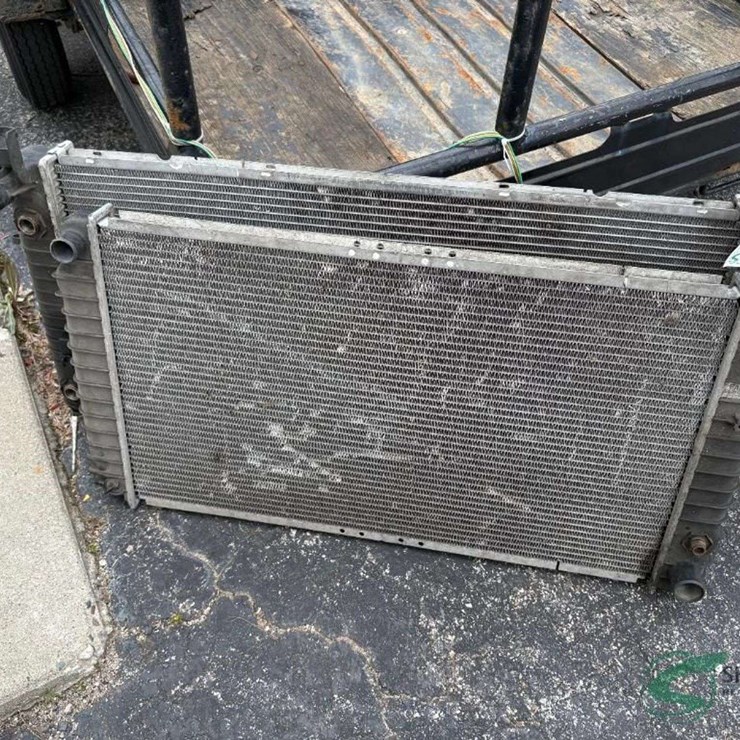 Pair of radiators, not sure what they fit