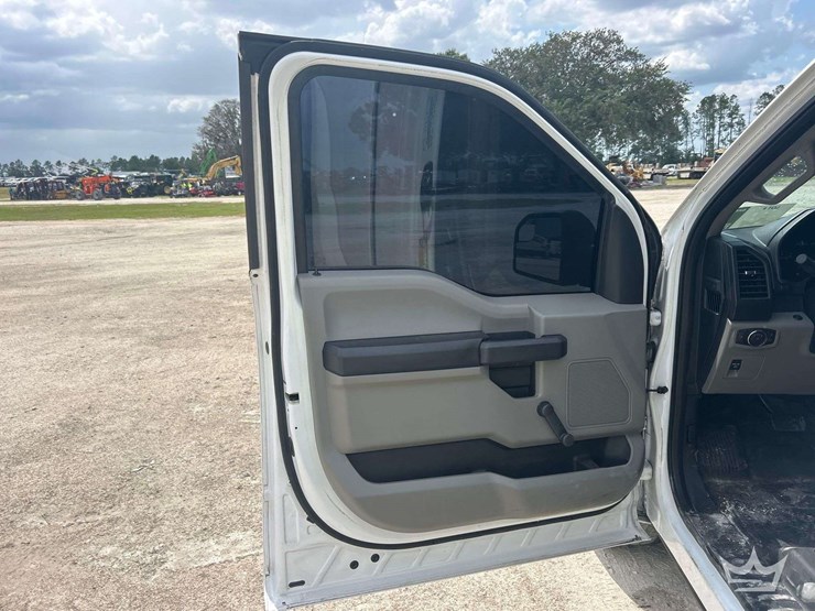 2017-ford-f150-image-12