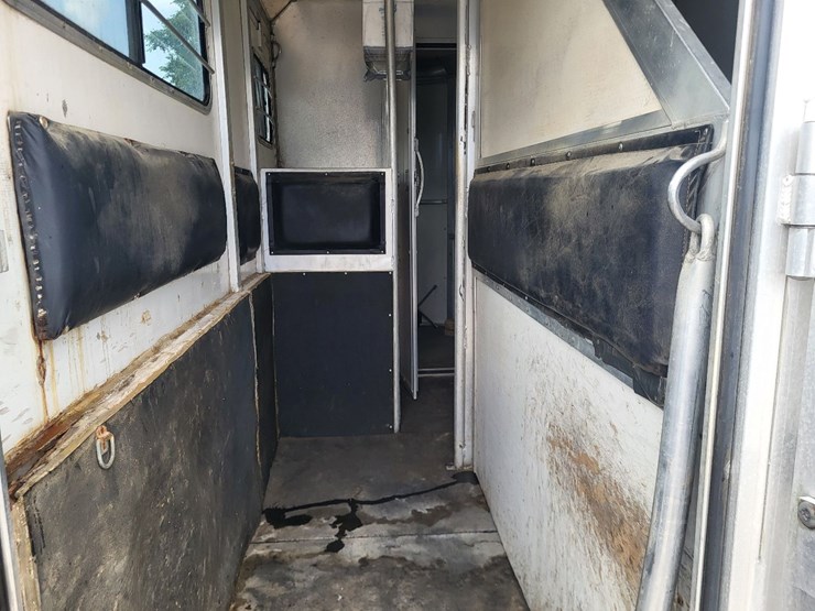 hart-tandem-axle-2-horse-bumper-trailer-w/tack-room-image-34