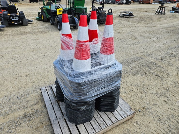 #6881-•-new-traffic-cones-image-1