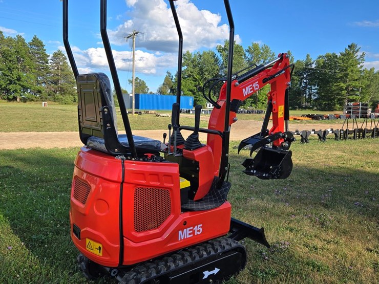 #2012-•-me15-mini-excavator-image-7