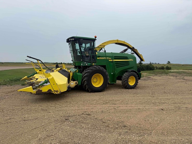 2005-john-deere-7400-image-1