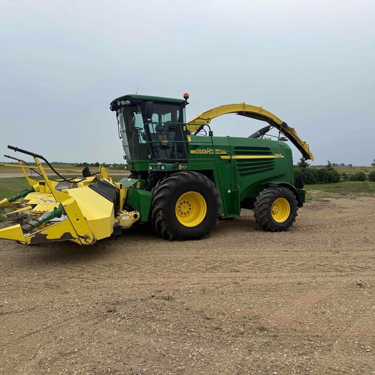 2005 JOHN DEERE 7400
