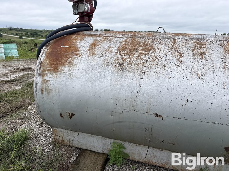 1,000-gal-fule-tank-w/-pump-image-20