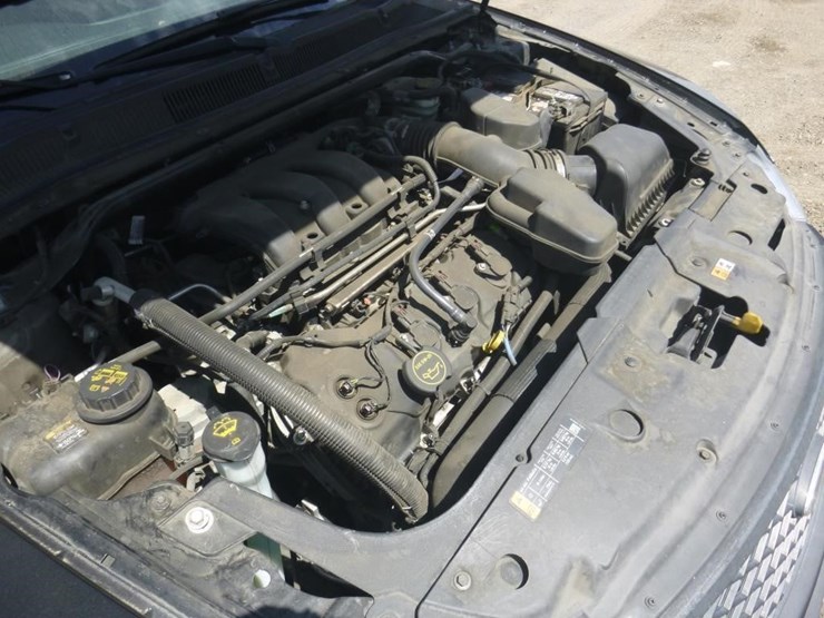 2015-ford-taurus-sedan-image-11