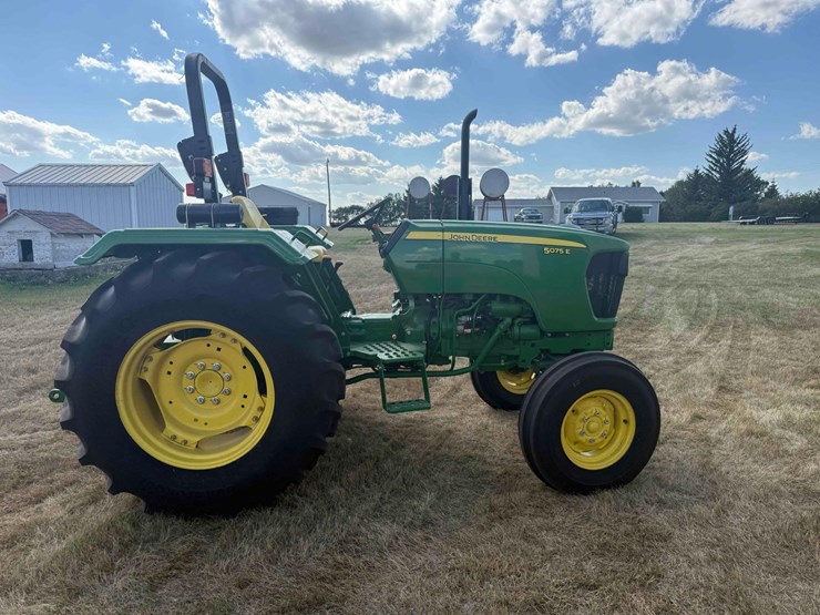 john-deere-5075e-image-1