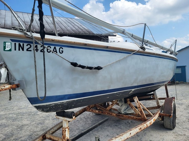 capri-sailboat-w/-single-axle-bumper-trailer-and-johnson-sailmaster-motor-image-14