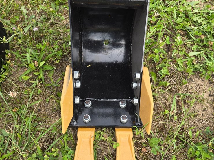 #2049-•-20-cm-(approx.-8")-toothed-bucket-image-4