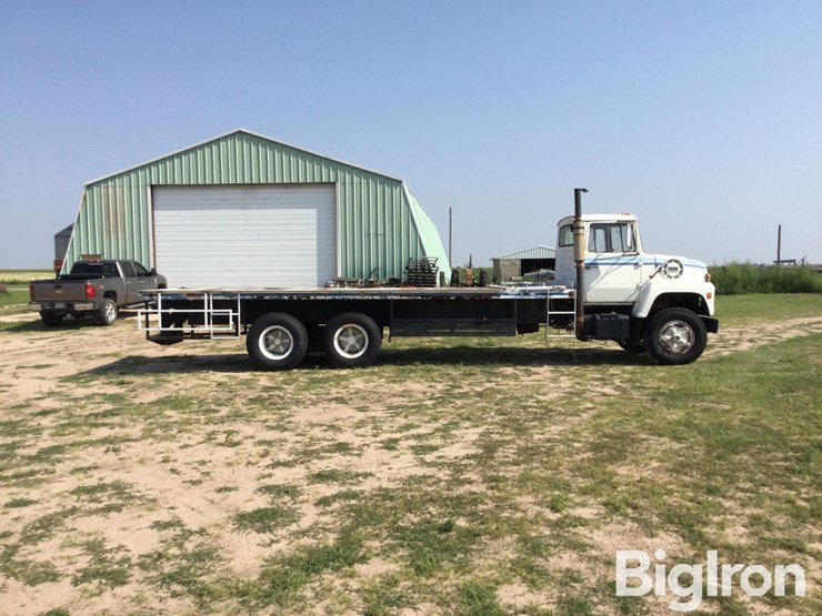 1971-ford-8000-image-4