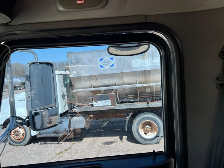 2011-peterbilt-386-image-53